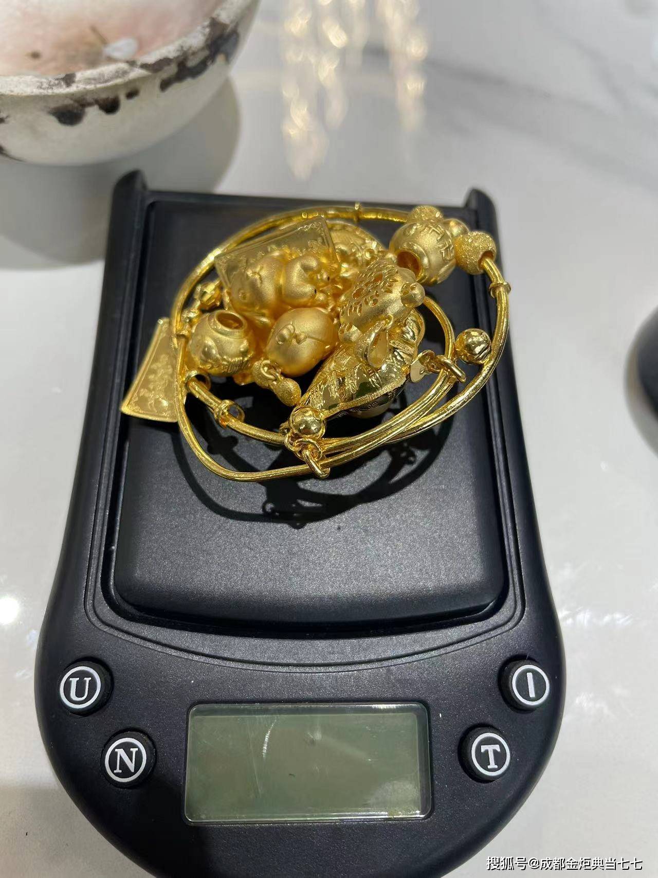 姜堰最新24小时上门回收金价方法分析(最方便真实的姜堰24小时上门回收黄金方法)